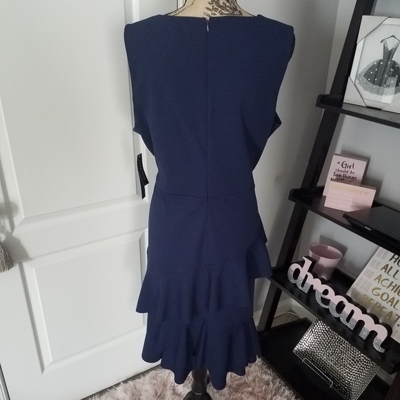 Sheath Dress - Picture 2 of 4
